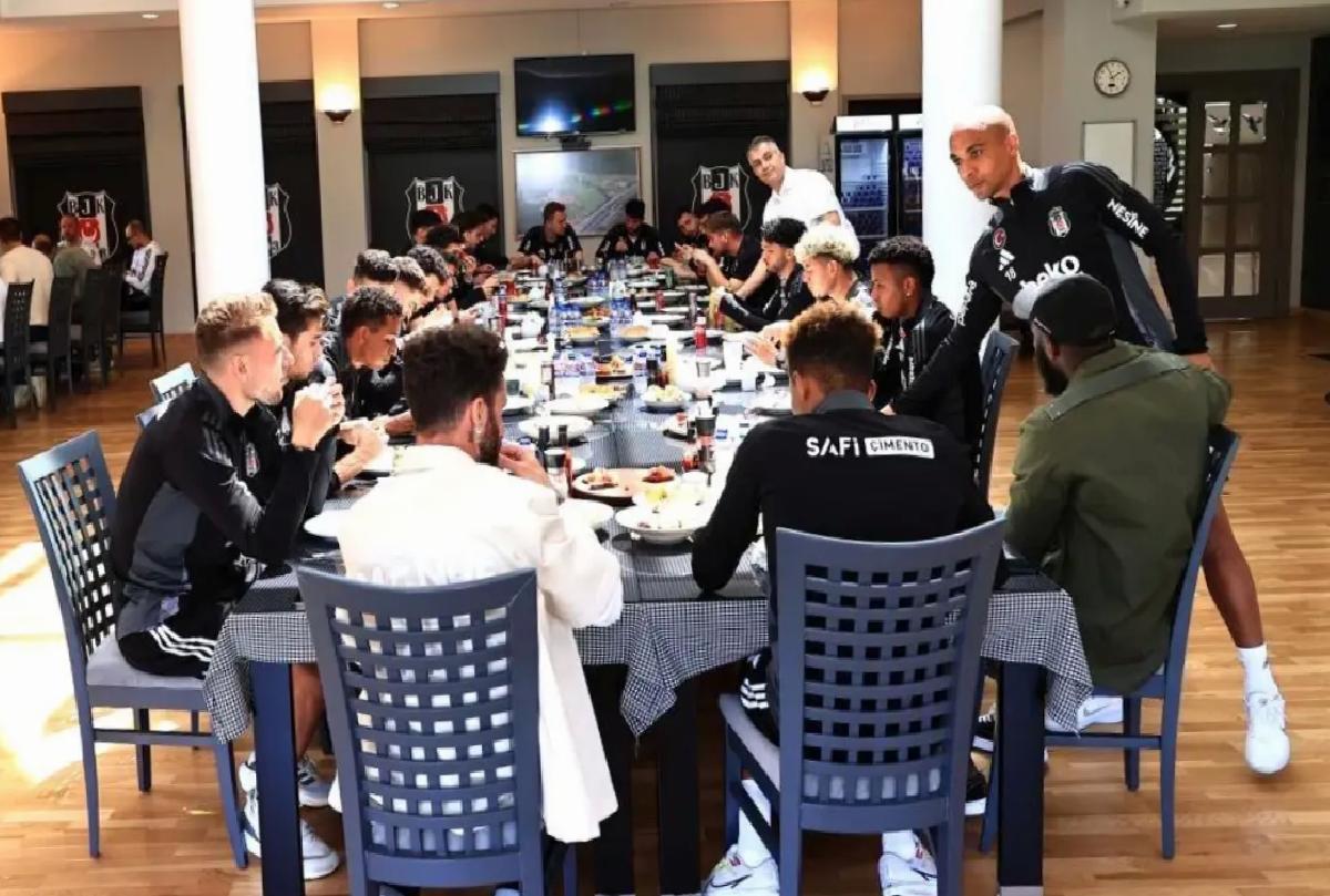 Beşiktaş İdaresi Ekiple Buluştu