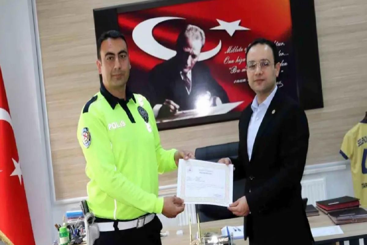 Selendi’de Trafik Gruplarına Muvaffakiyet Evrakı