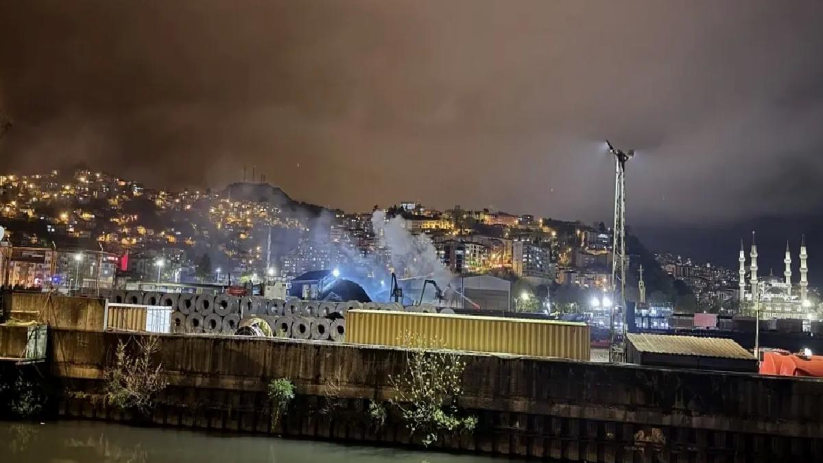 Zonguldak’ta Yangın: İş Makinesi Alev Aldı