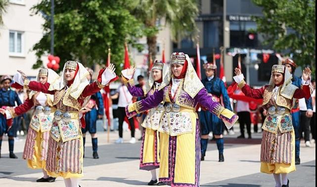 19 Mayıs Atatürk’ü Anma Gençlik ve Spor Bayramı, Narlıdere’de de resmi merasimlerle kutlandı