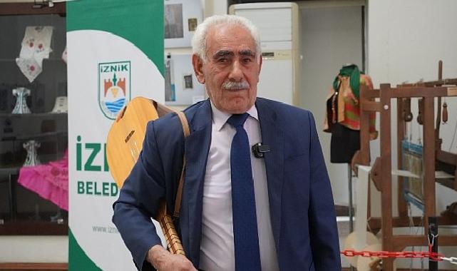 65 yıldır sazı ve kalemi elinde