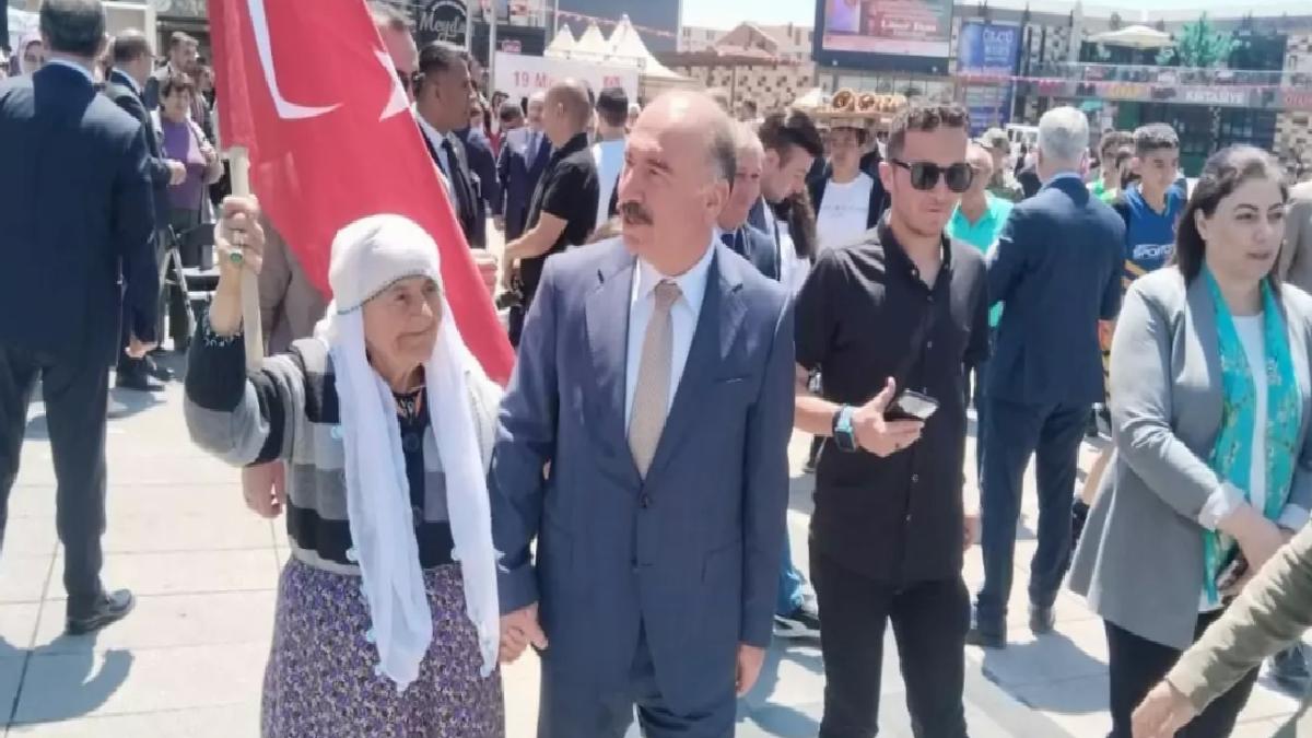 90 Yaşındaki Satı Bocuk, Togg ile Meskenine Götürüldü