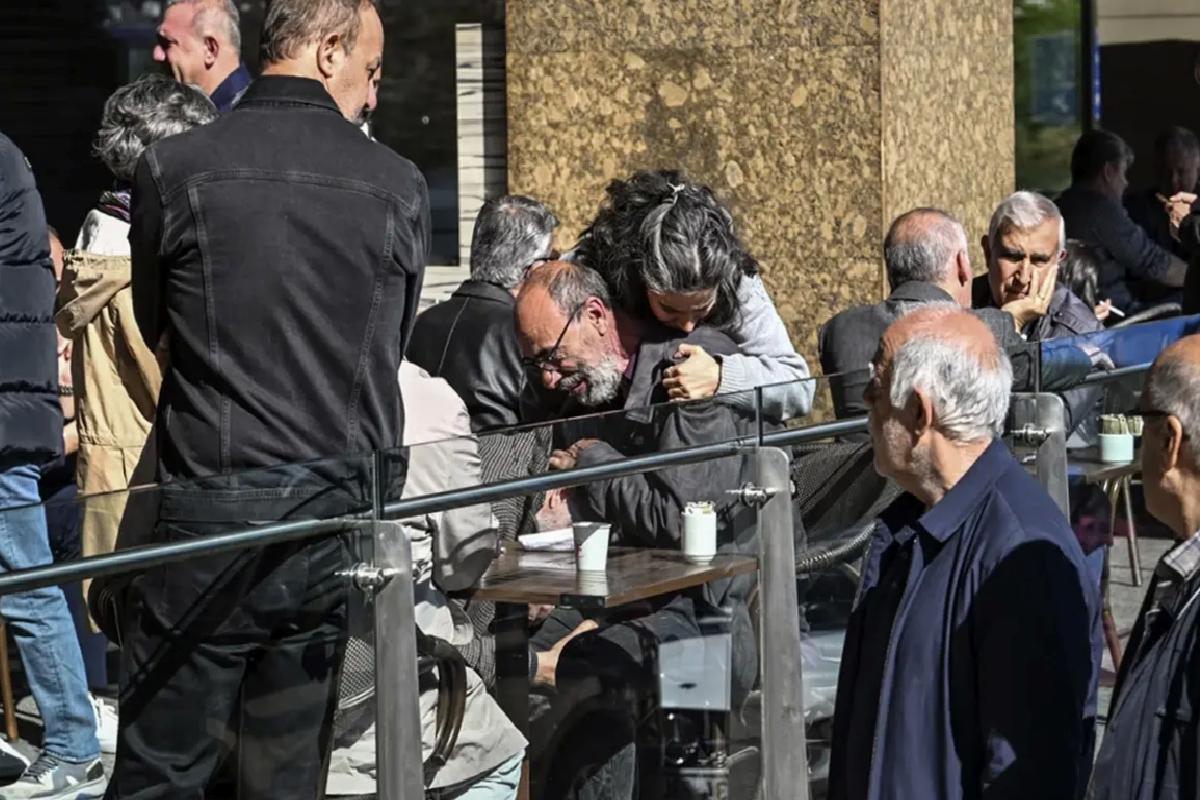 Acı haberi alan Sırrı Süreyya Başkan’ın yakınları hastane önünde gözyaşlarına boğuldu