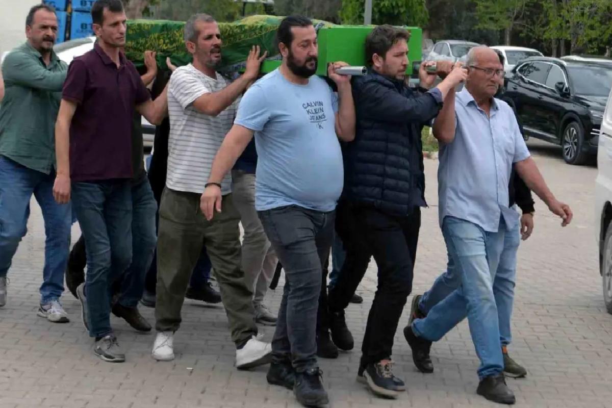 Adana’da Bayan Cinayeti: Cenaze Merasiminde Oğul Özgür