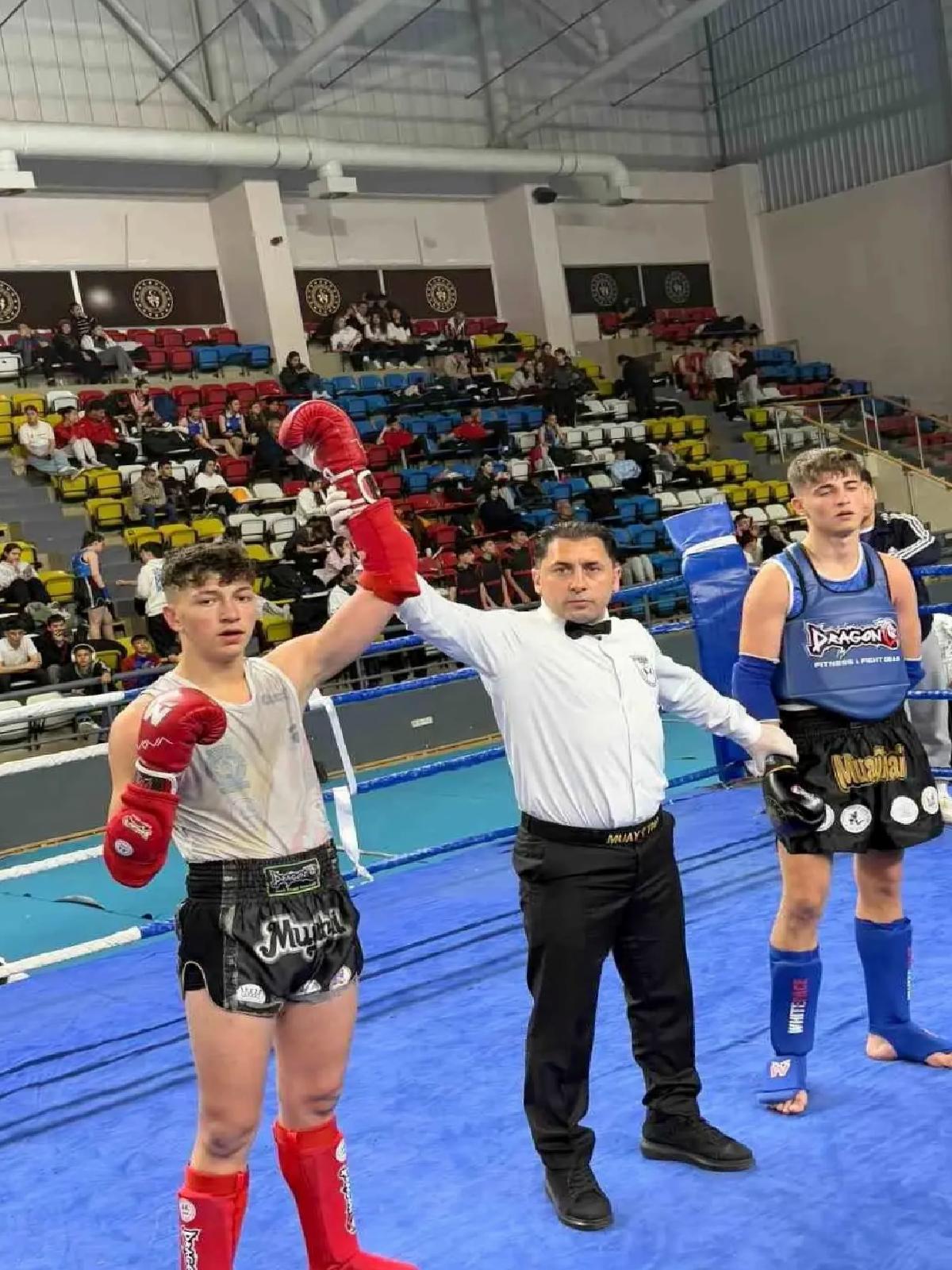Afyonkarahisar Muay Thai’de Tepede