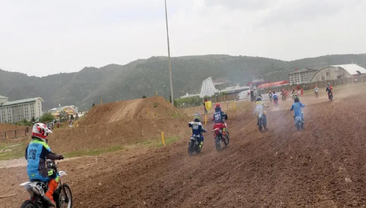 Afyonkarahisar’da Motokros Şampiyonaları Başladı