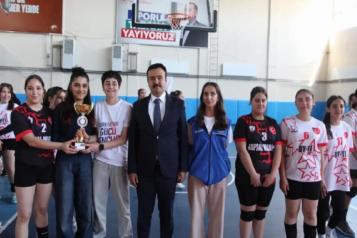 Ahlat’ta 19 Mayıs Coşkuyla Kutlandı