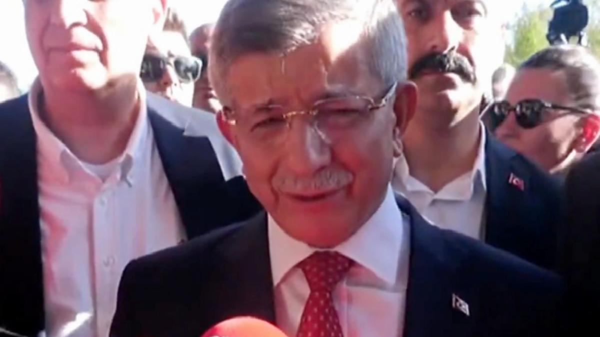 Ahmet Davutoğlu: Acı haberi alınca yüreğimizden bir şeyler koptu