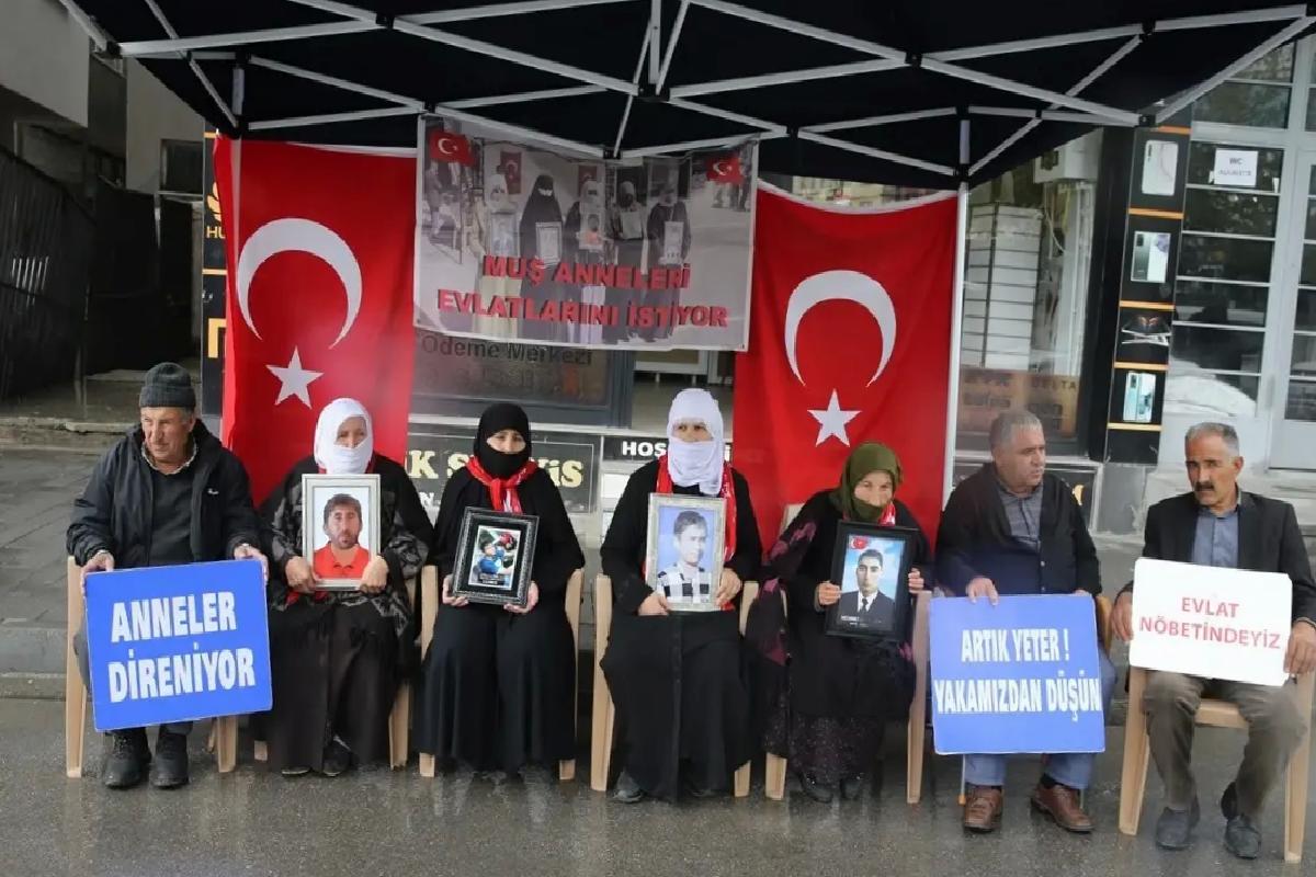 Aileler, PKK’nın Silah Bırakma Kararını Sevinçle Karşıladı