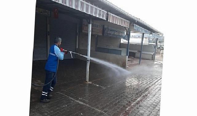 Akbük Semt Pazarı, belediye gruplarınca temizlendi.
