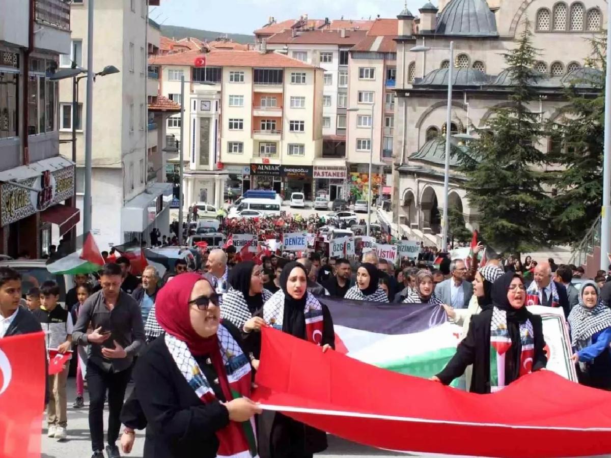 Akdağmadeni’nde Filistin’e takviye yürüyüşü düzenlendi
