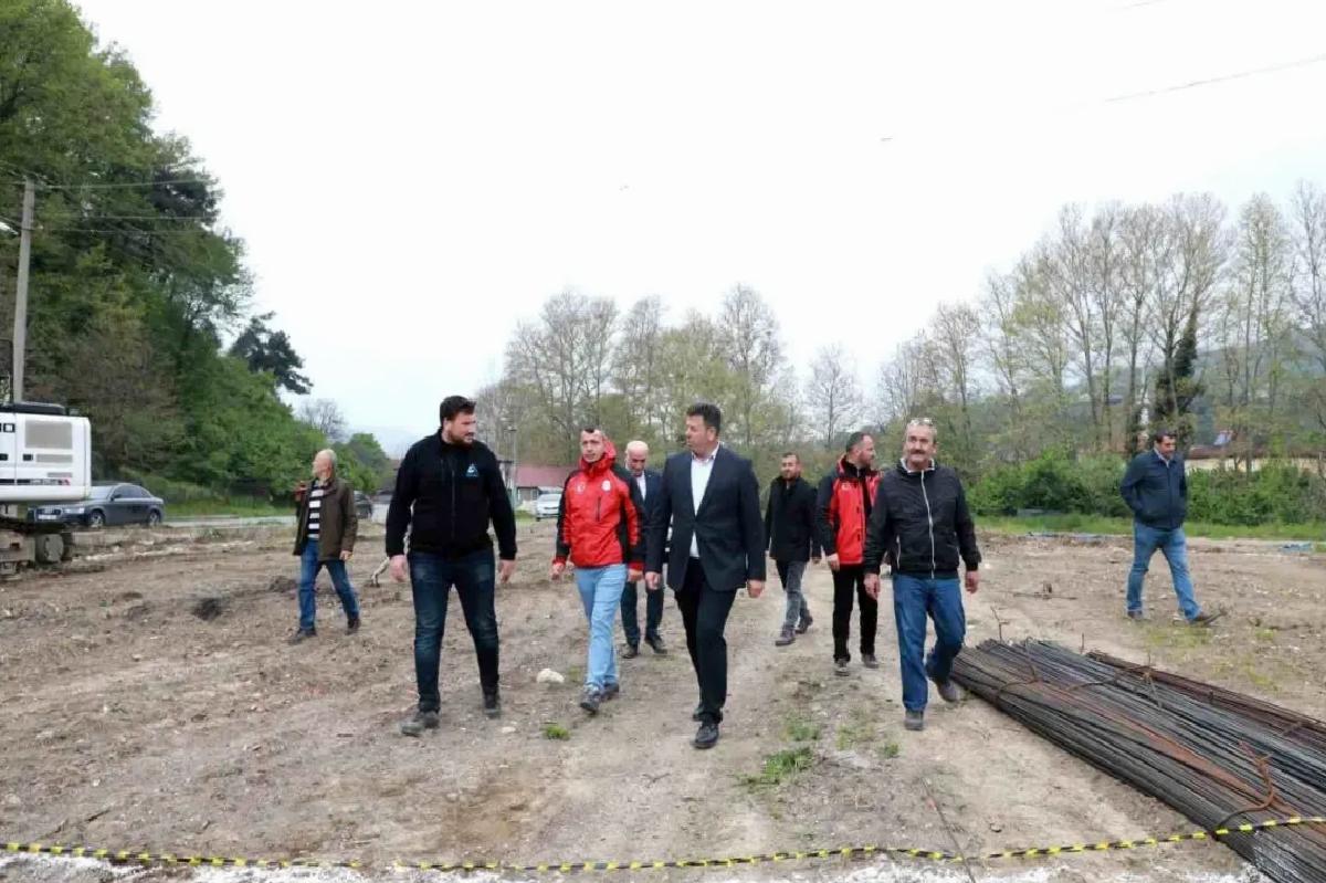 Akyazı’da 4 mahallede spor tesisi çalışmaları başladı