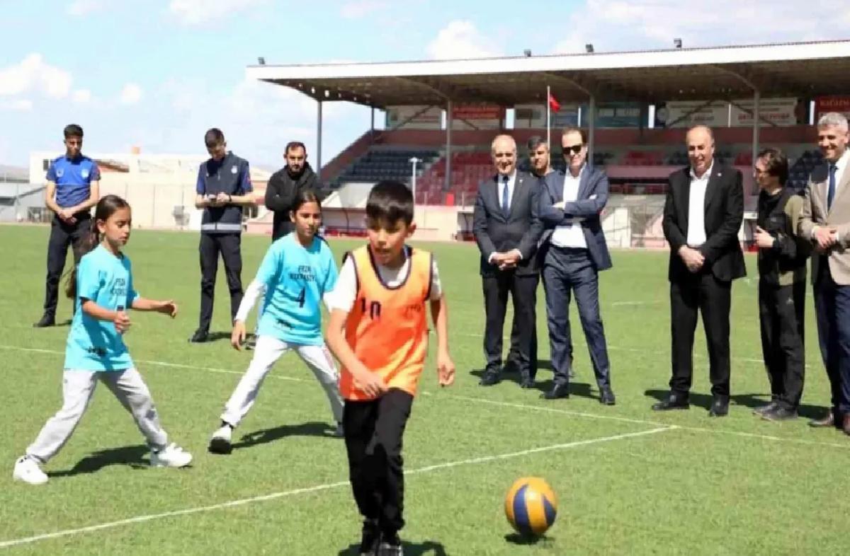 Alaca’da Klasik Çocuk Oyunları Şenliği Başladı
