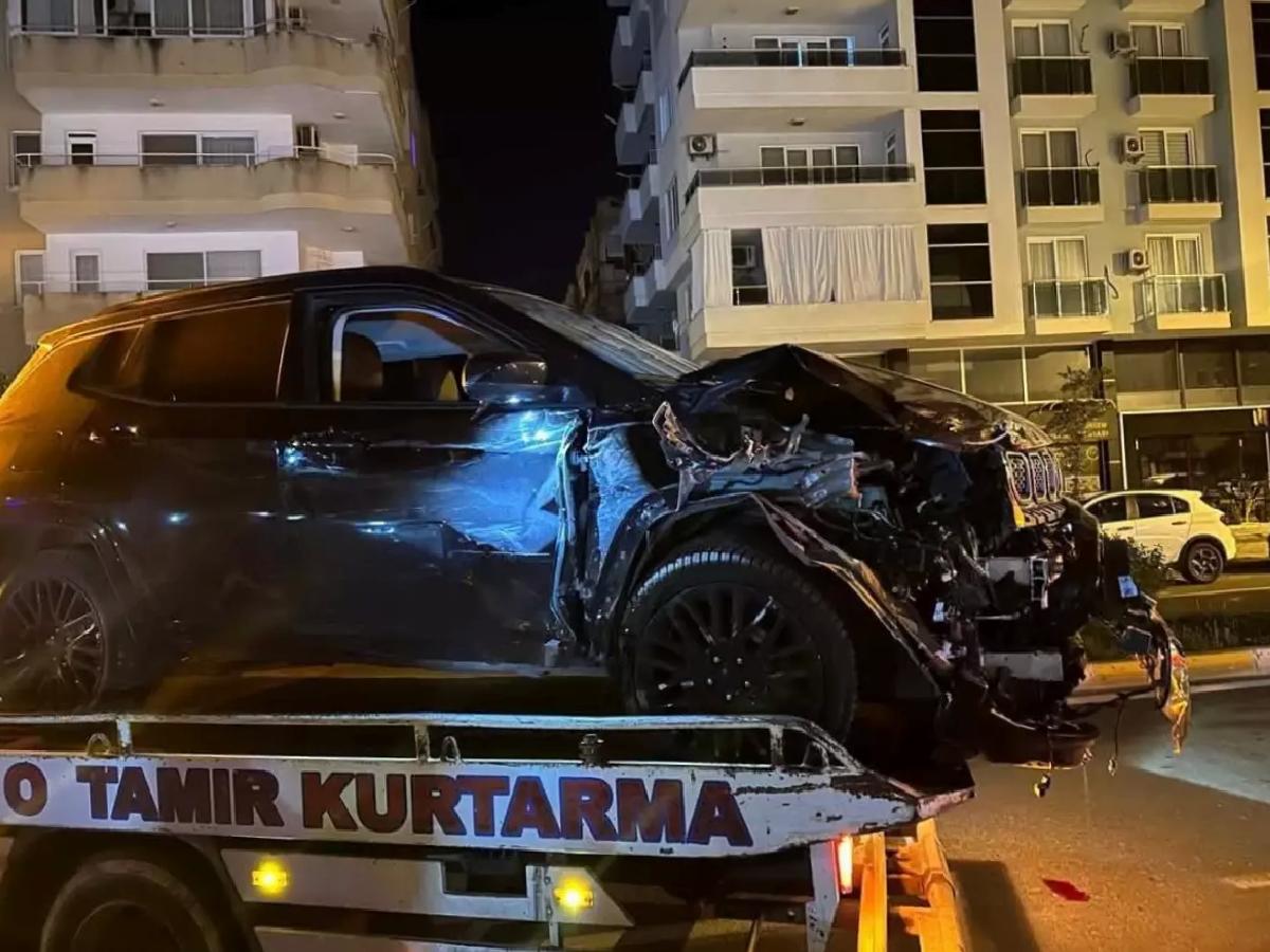 Alanya’da Alkollü Şoför Park Halindeki Araçlara Çarptı