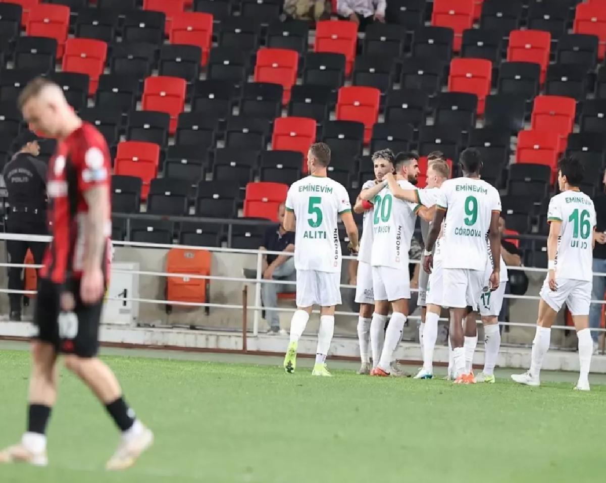 Alanyaspor’dan hayati 3 puan! Küme düşme çizgisi cadı kazanına döndü