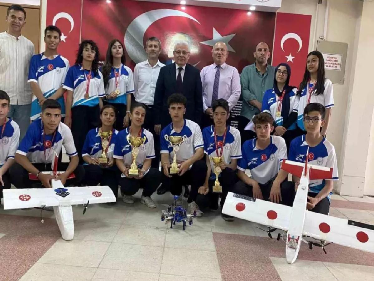 Alaşehir İmam Hatip Lisesi Model Roket Şampiyonu
