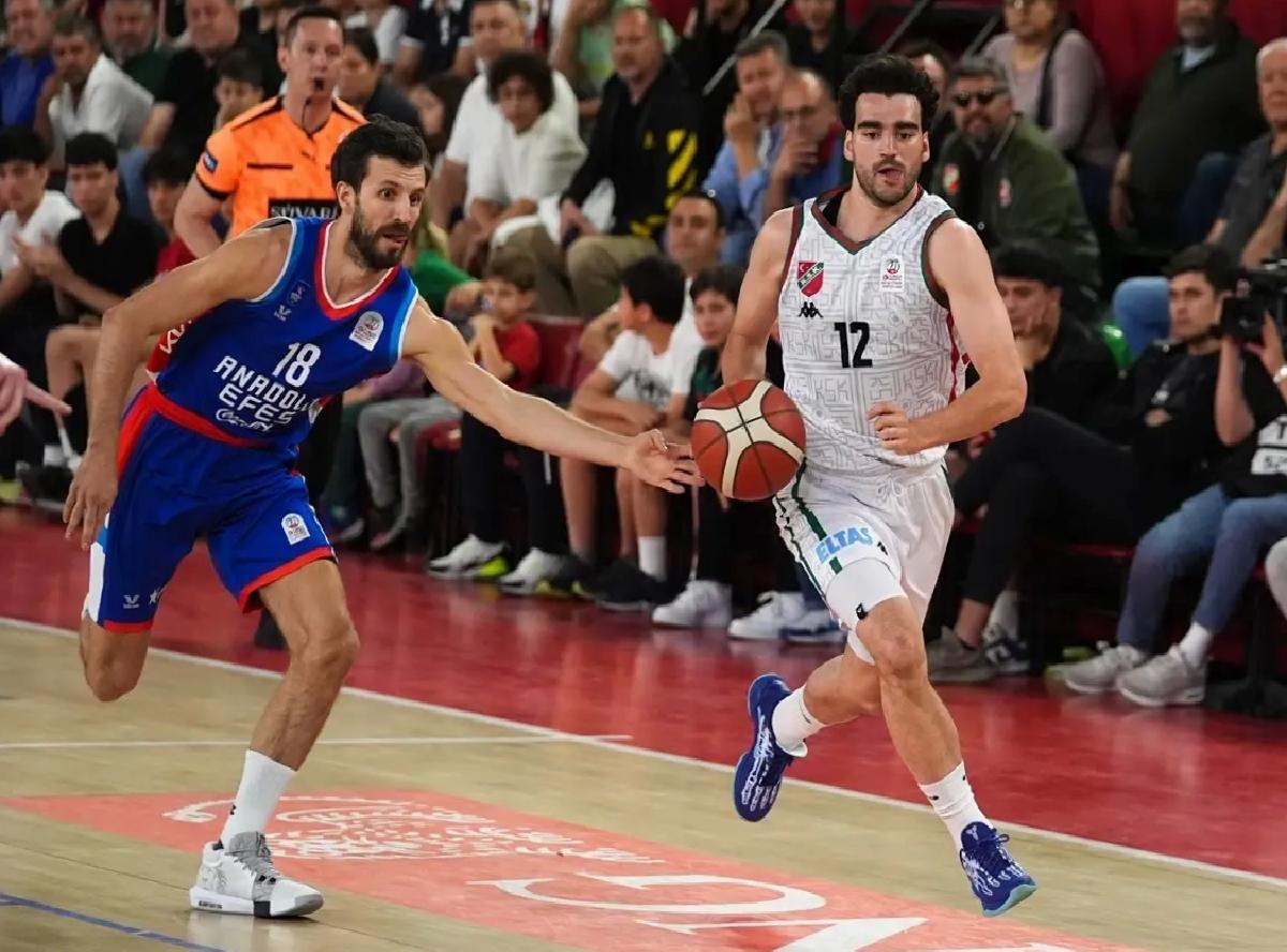 Anadolu Efes, Karşıyaka’yı Geçti