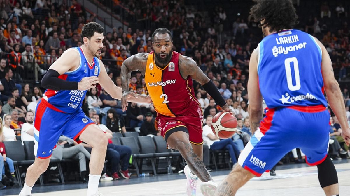Anadolu Efes’ten Galatasaray’a 34 sayılık fark!