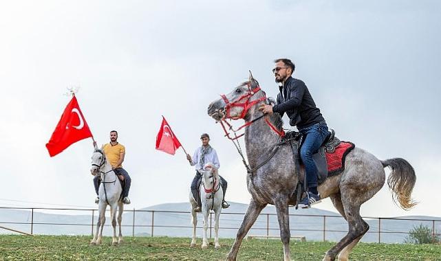 Anadolu Selçuklu Fotoğraf Derneği’nden Atlı Safari Keyfi: Üyeler ve Aileleri Unutulmaz Bir Gün Yaşadı