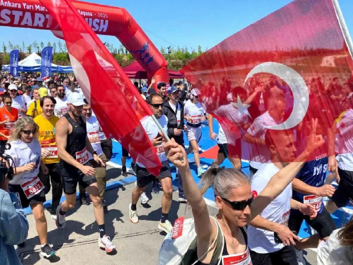 Ankara’da 19 Mayıs Yarı Maratonu ve Halk Koşusu coşkuyla kutlandı