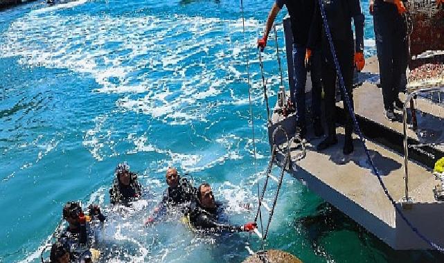 Antalya Büyükşehir Belediyesi’nden Kaleiçi Yat Limanı’nda deniz taban paklığı