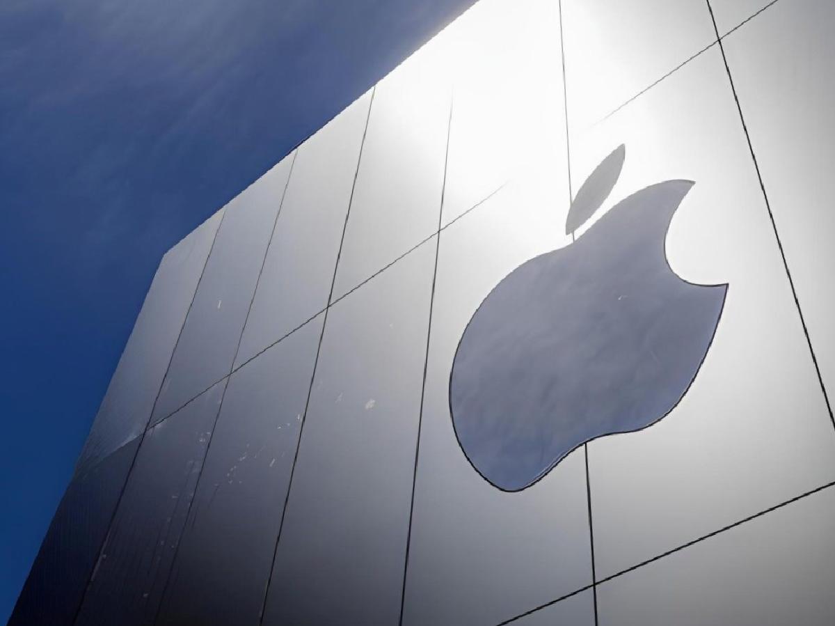 Apple önümüzdeki 4 yıl içinde ABD’ye 500 milyar dolar yatırım yapacak