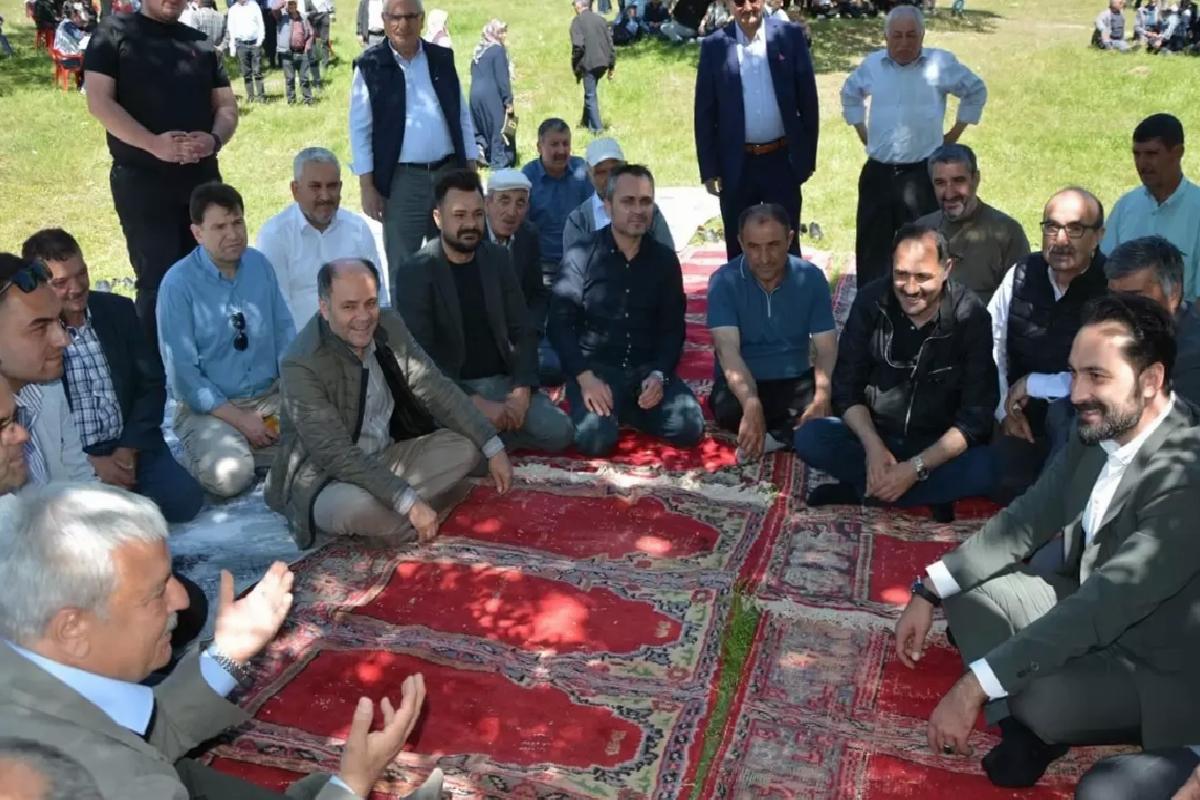 Arınç’tan Demirci’de Hayır Yemeği