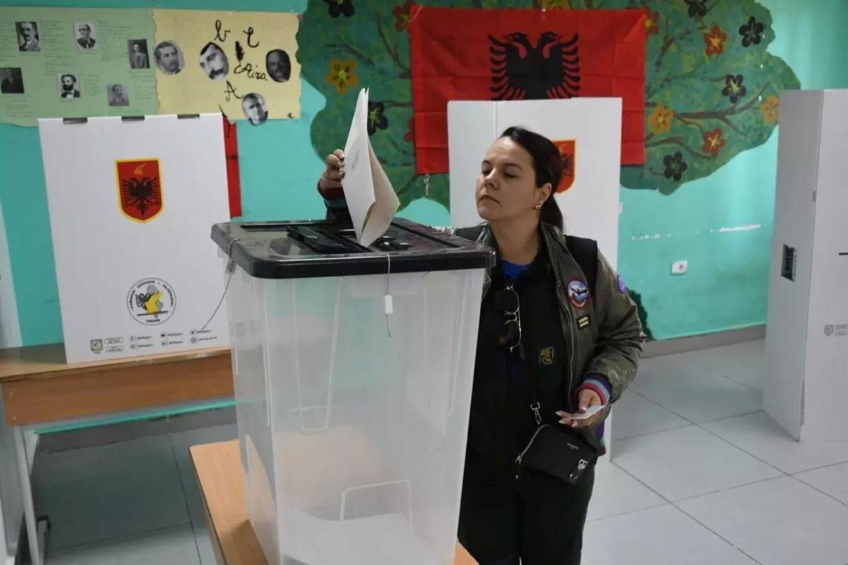 Arnavutluk’ta Genel Seçimler Başladı