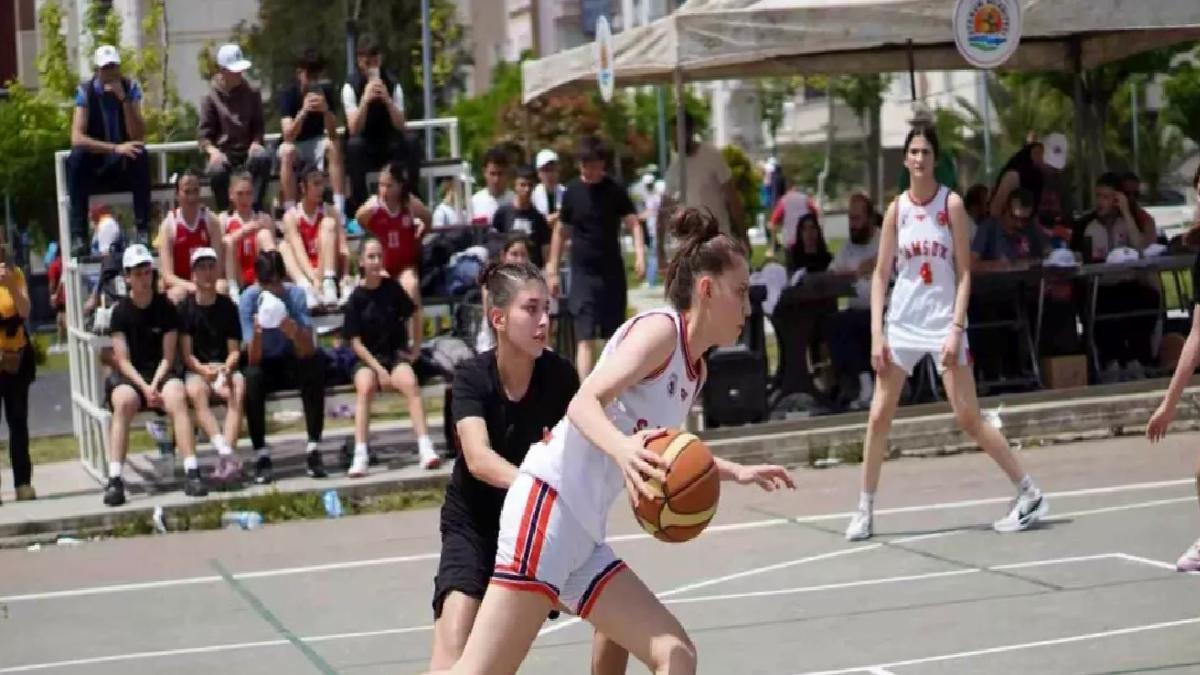 Atakum Belediyesi 19 Mayıs Bayramı’nı Spor Turnuvalarıyla Kutladı