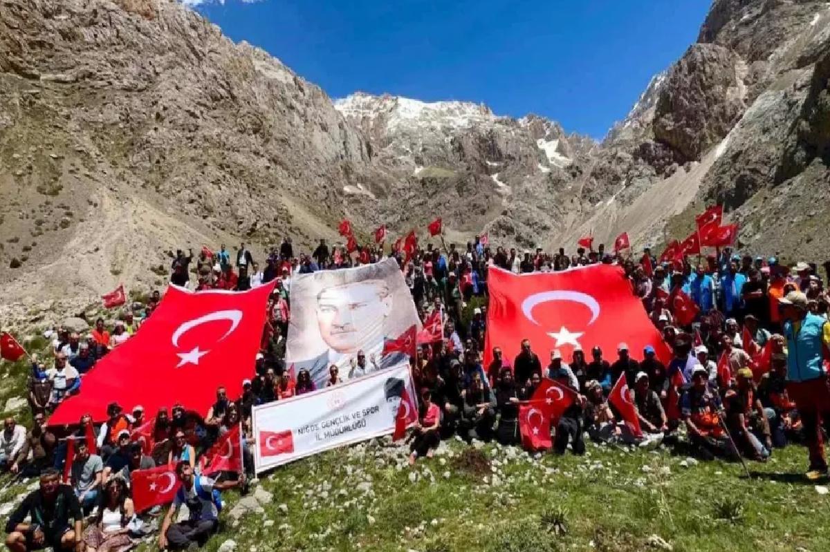Atatürk’ü Anma Bayramı’nda Aladağlar’da Tabiat Yürüyüşü