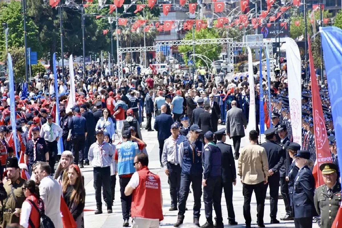 Atatürk’ü temsil eden bayrak Samsun’da karaya çıkarıldı (2)