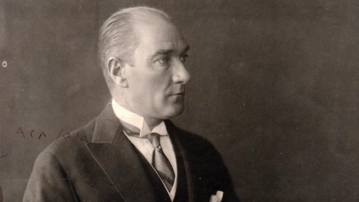 Atatürk’ün en bilindik fotoğraflarının çekildiği anların görüntüsü ortaya çıktı