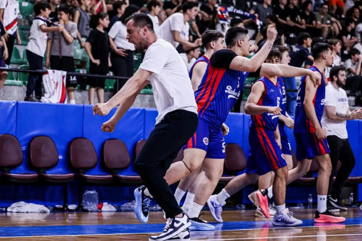Bahçeşehir Koleji U16 Türkiye Şampiyonu
