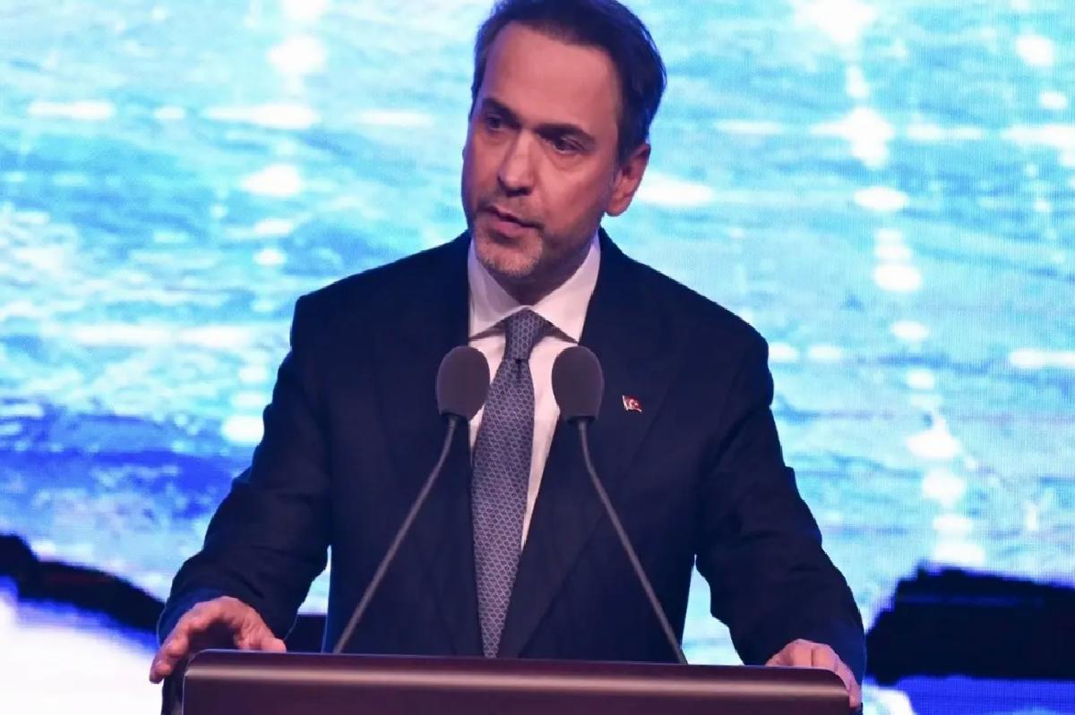 Bakan Bayraktar, 2024’te rüzgar ve güneşte rekor kapasitenin devreye alındığını bildirdi Açıklaması