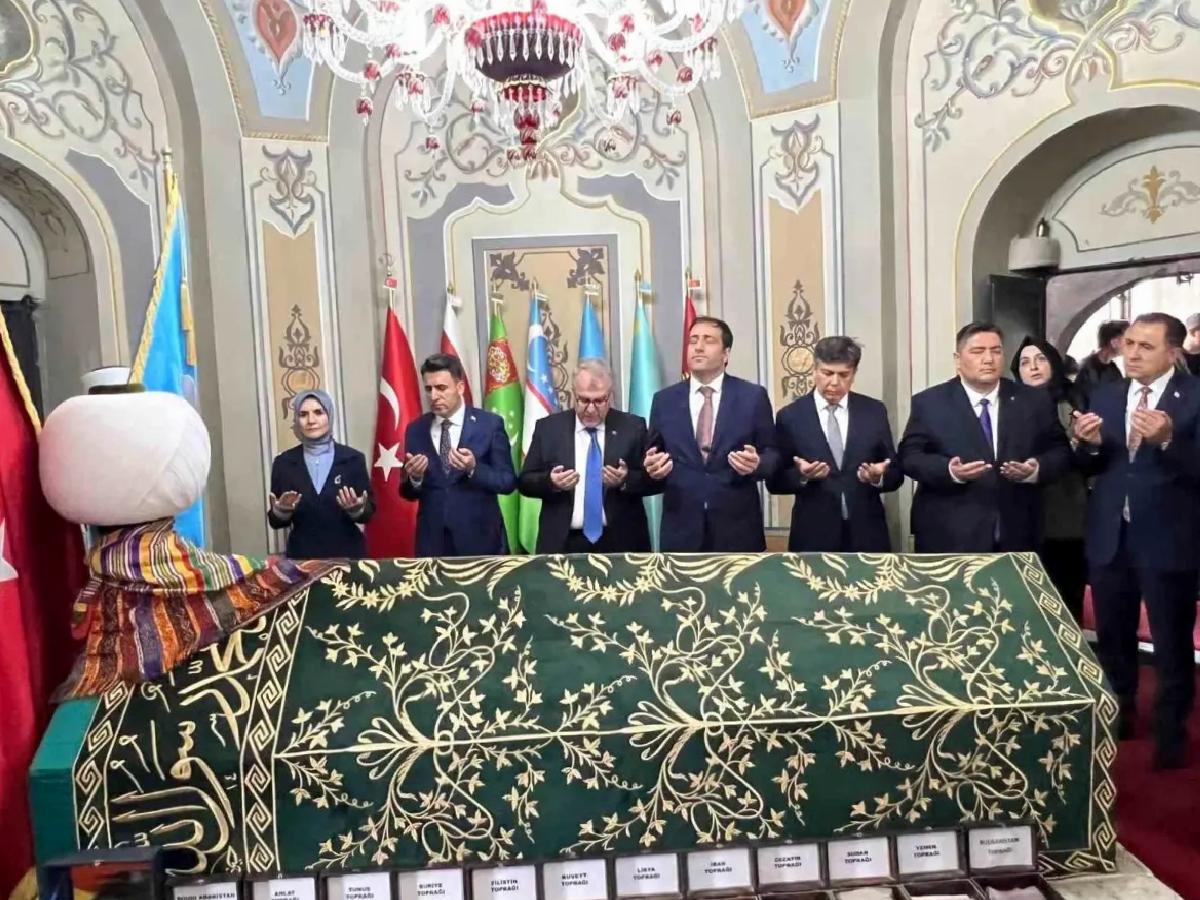 Bakan Göktaş, Ertuğrul Gazi Türbesi’ni ziyaret etti