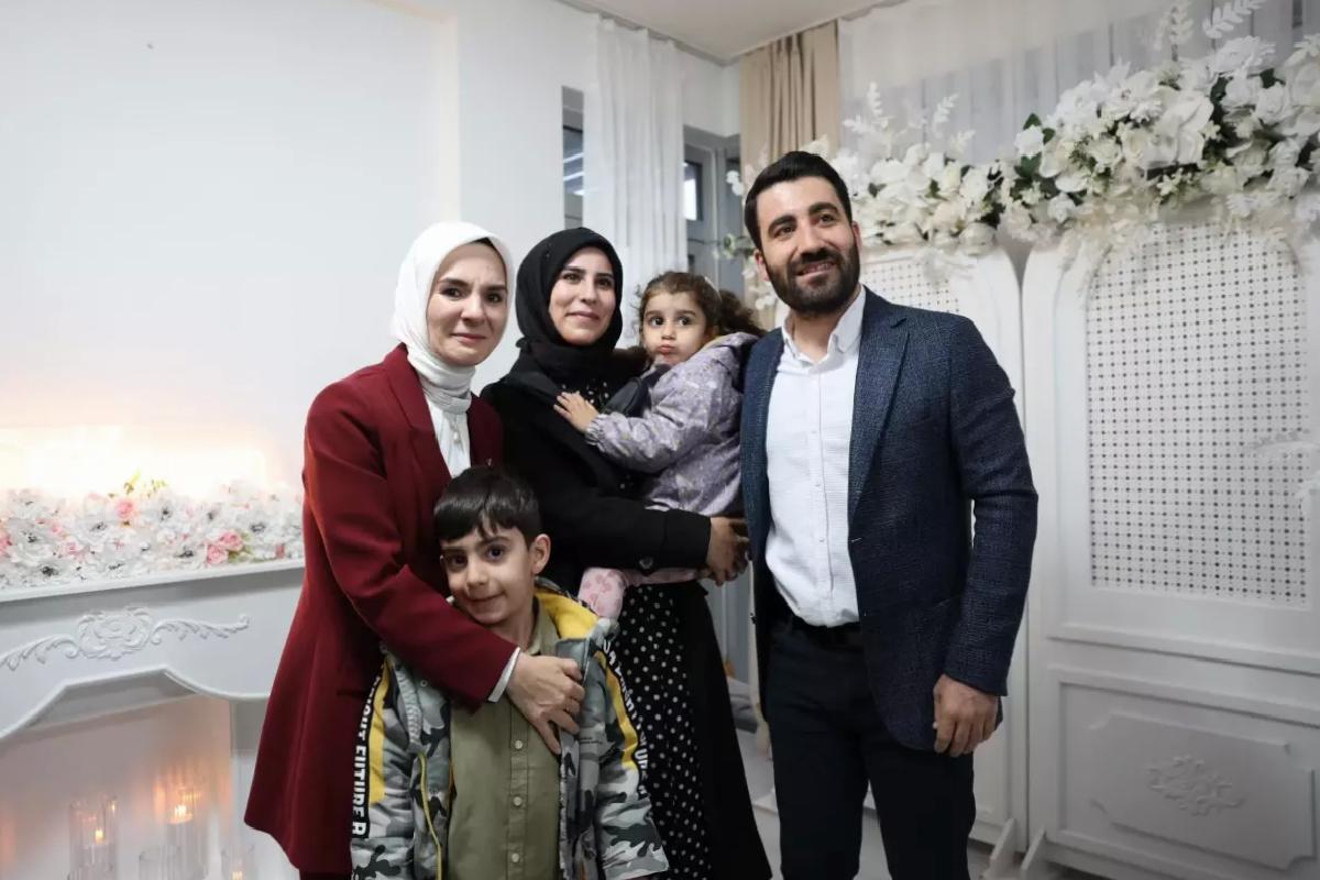 Bakan Göktaş, Gençlerin Nişan Merasimine Katıldı