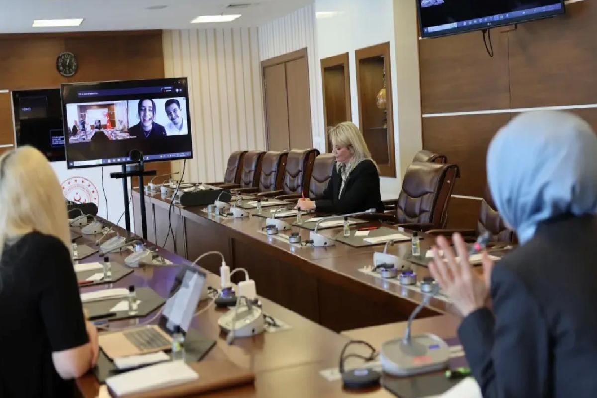 Bakan Göktaş, Öğrencilerle Görüştü