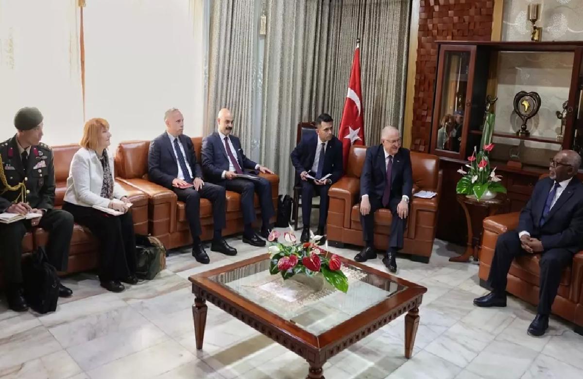 Bakan Güler Kamerun’da