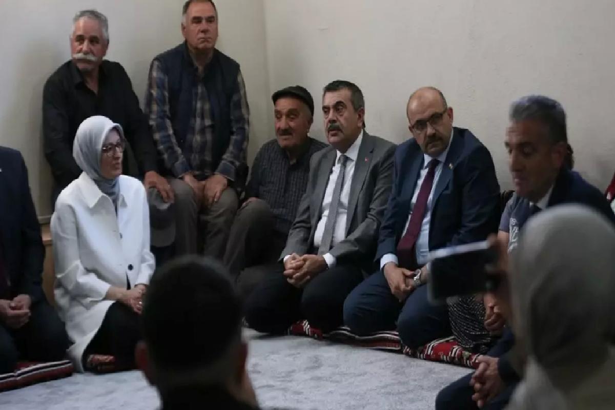 Bakan Tekin Balıkesir’de Cemevi ve MHP Ziyareti