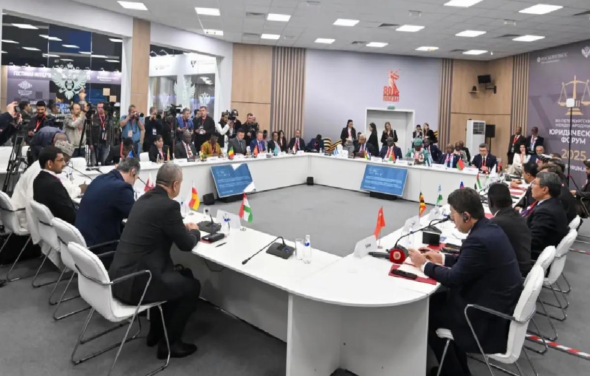 Bakan Tunç St. Petersburg Forumu’nda