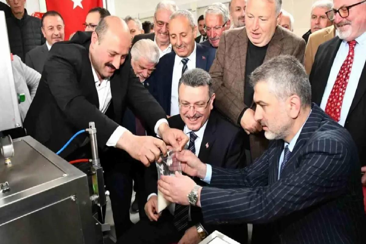 Bal üreticilerine arı yemi makinesi dayanağı