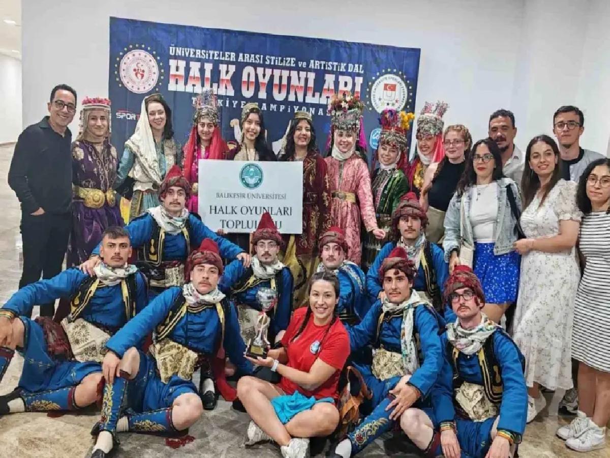 Balıkesir Üniversitesi’nden Zeybekler Kategorisinde İkincilik