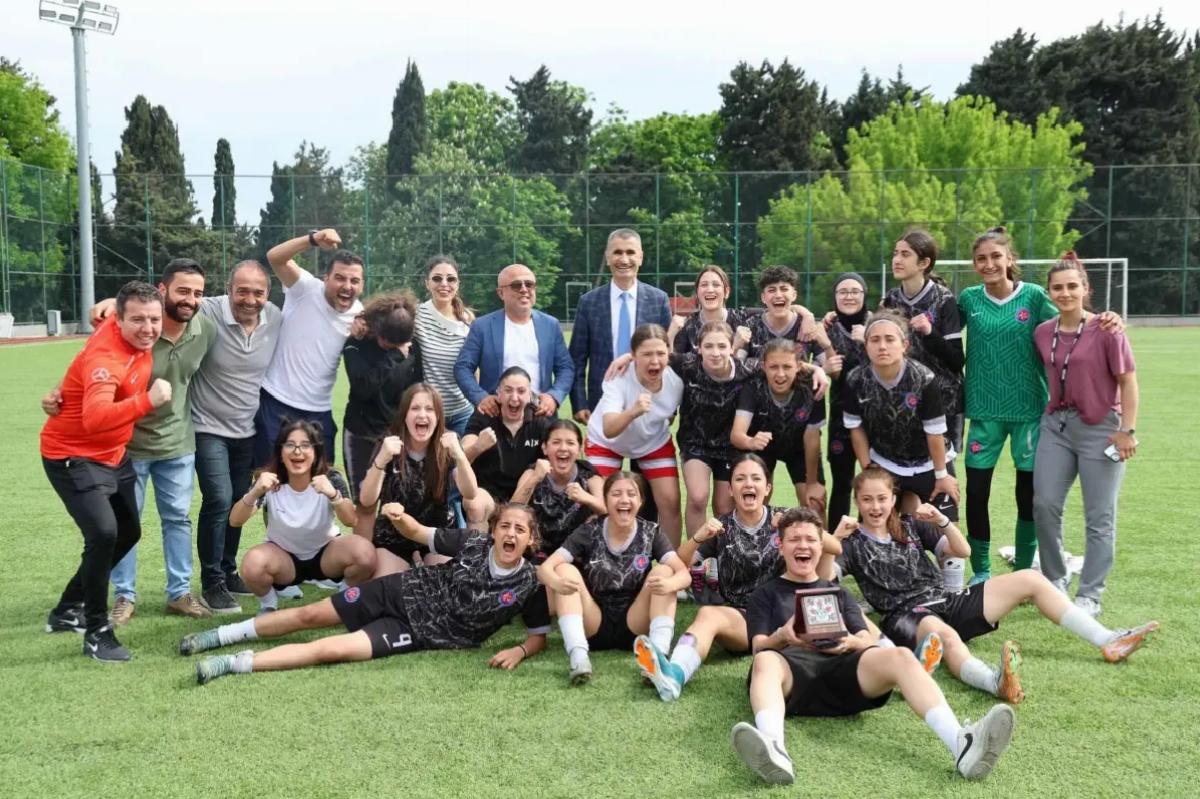 Bayan Futbol Turnuvası Şampiyonu TOKİ Atakent