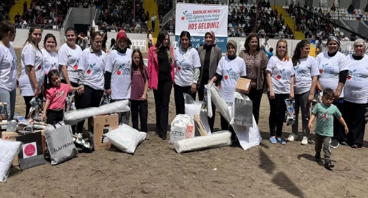Bayanlar Kumluca Şenliği’nde Yarıştı
