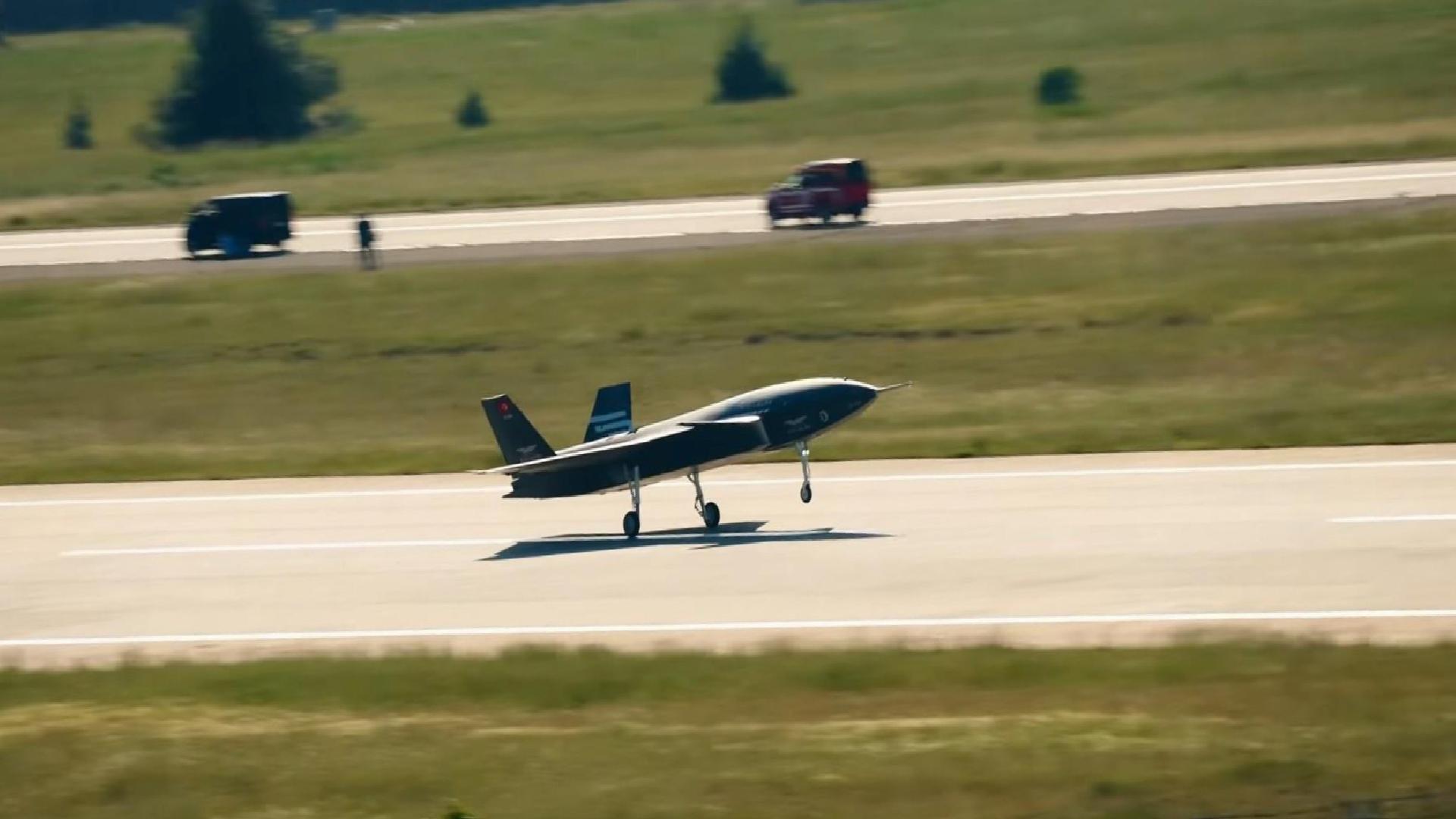 Bayraktar Kızılelma’nın yeni prototipi PT-4’ten uçuş testi!
