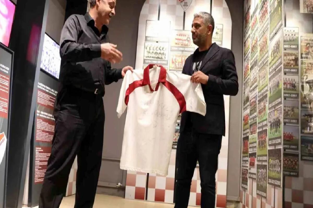 Bedri Yücel, Elazığspor’un Tarihi Formasını Müzeye Bağışladı