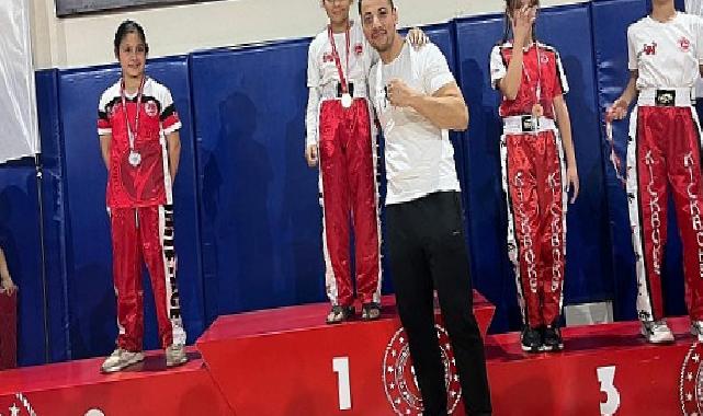 Belediye kick boks atletlerinden büyük muvaffakiyet