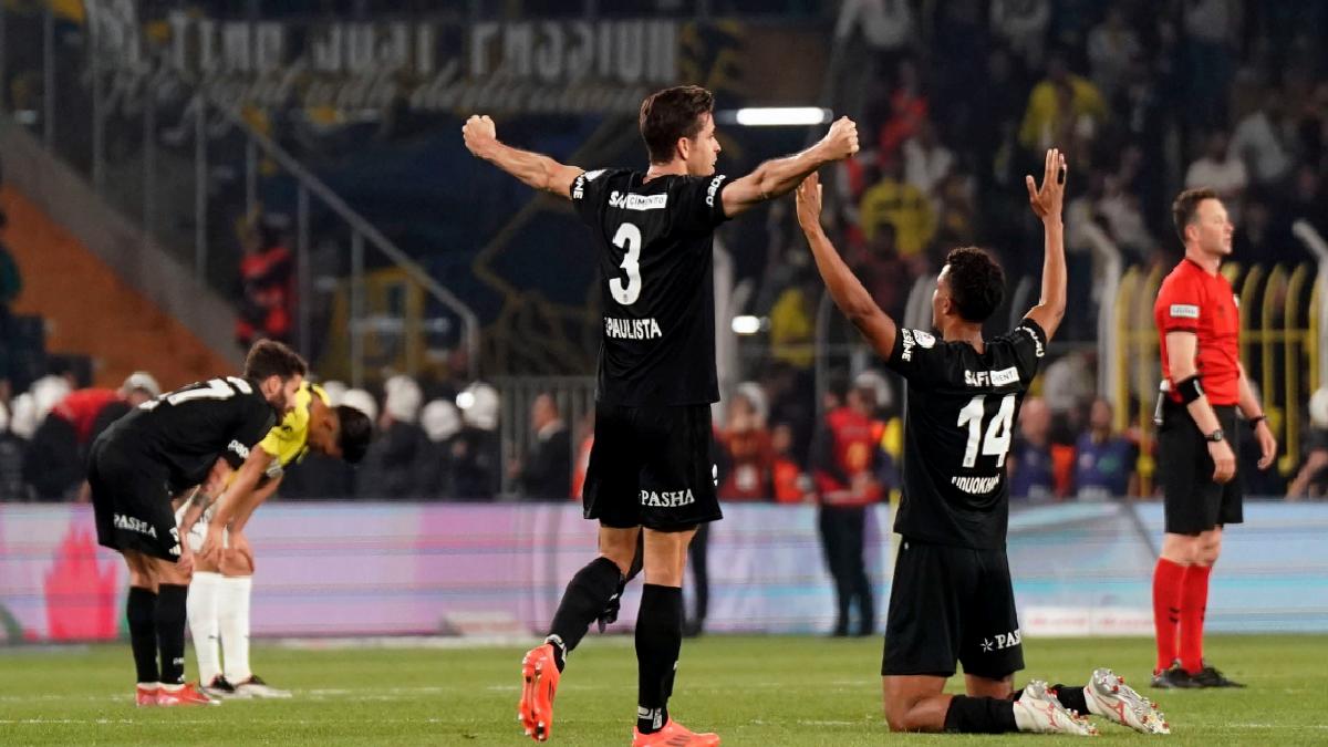 Beşiktaş, Fenerbahçe karşısında 20 yıl sonra birincisi başardı