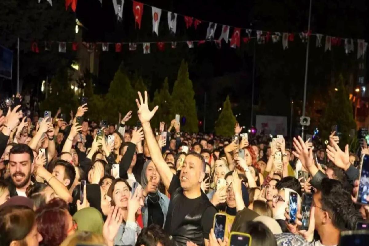 Bilecik’te 19 Mayıs Coşkusu: Haluk Levent Konseriyle Kutlandı