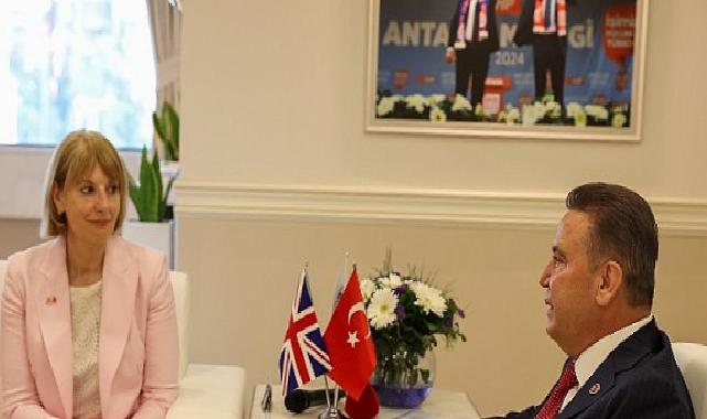 Birleşik Krallık Türkiye Büyükelçisi Lider Muhittin Böcek’i ziyaret etti